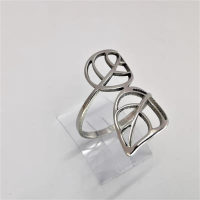 Fantasie edelstaal ring met blad motief, prachtig zeer fijn 2 blad ring voor je vingers past alle gelegenheid en elke outfit in maat 16.