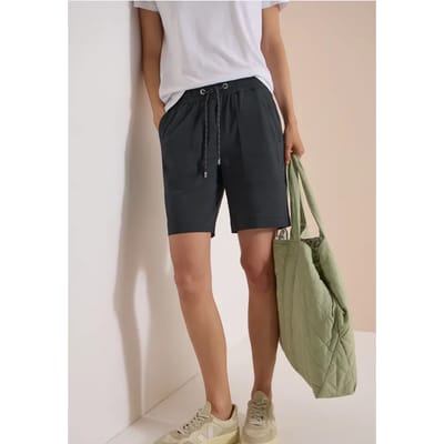 Mid Waist straight leg shorts in Loose Fit