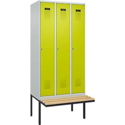 C+P Evolo Plus garderobekast, 3 vakken van elk 300 mm breed, zwevende bank, B 900 x D 815 x H 2120 mm, cilinder, lichtgrijs/kleedgroen