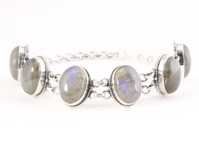Zware bewerkte zilveren armband met grote labradoriet stenen
