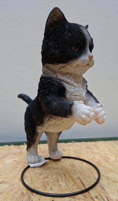 Decoratiebeeld Kat Staand (Tuxedo) – Polystone – 21 cm Hoog