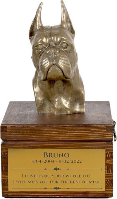 Persoonlijke urn hond voor Duitse Boxer met hondenstandbeeld