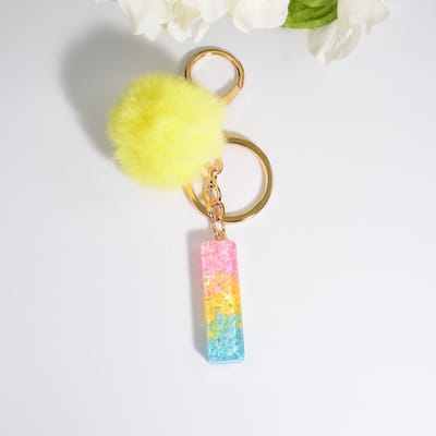 Sleutelhangers of voor je tas van A tot Z - met een pompon of kwastje - met letter - mooi design - handgemaakt - sleutelhangers - design - mode - goud - zwart - blauw - roze- rood