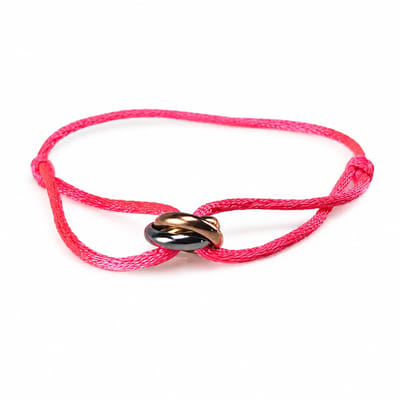Engravia by Derya – Dames Armband – Neon Roze Satijnkoord met Triple Ring Design – Verstelbaar Minimalistisch Sieraad – Trendy Cadeau voor Haar