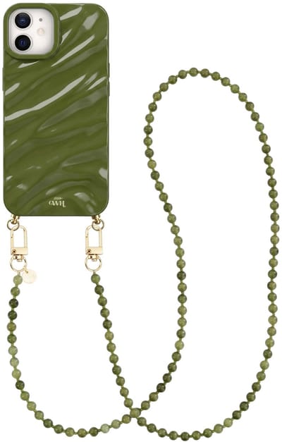 xoxo Wildhearts Green Glaze telefoonhoesje met koord - geschikt voor iPhone 12 - Deep Olives (lang koord) - Dream hoesje met telefoonkoord - Glimmende silicone case met plooien - Kralenketting met gouden details - Groen