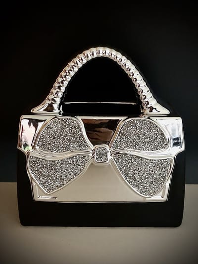 Handtas Strik 27 cm hoog - figuur - beeldje - interieur - voor binnen - keramiek - decoratie - stuk - keramiek - origineel - cadeau - geschenk - gift - verjaardag - kerst - nieuwjaar