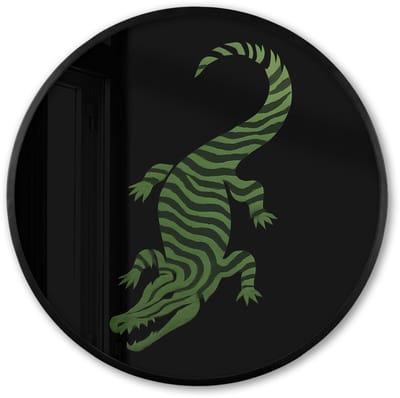 Poster in lijst Rond - Fotolijst 60x60 cm - Posters - Krokodil - Groen - Tijgerachtig - Strepen - Ronde posterlijst zwart - Decoratie - Wanddecoratie woonkamer - Muurdecoratie slaapkamer