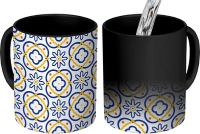 Magische Mok - Foto op Warmte Mokken - Koffiemok - Bloem - Blauw - Geel - Tegels - Patronen - Magic Mok - Beker - 350 ML - Theemok