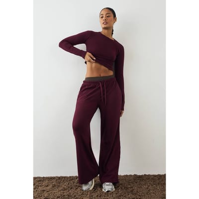 Dames DSGN Studio Geborduurd Ribstof Wijde Pijpen Broek | Bordeaux Rood | Maat: XS