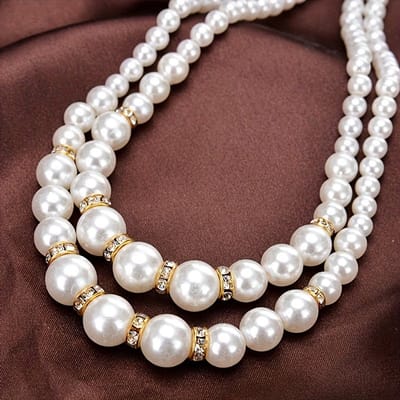 My Sweet Romance® Dubbellaagse Parelketting – Goudkleurig – Strass Details – Vintage & Elegant.