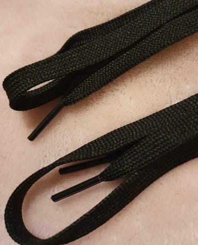 Schoenveters-plat-zwart-150 cm-voor-7-9 gaatjes
