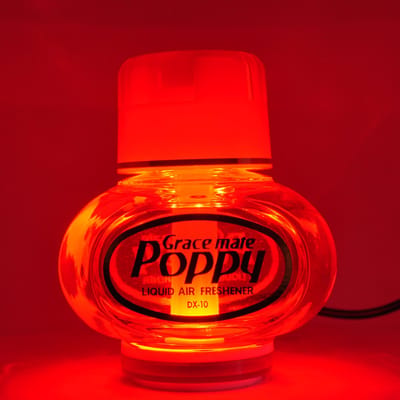 Poppy Grace Mate LED Light ROOD 12/24v, AANSTEKERPLUG - Poppy lampje - Poppy auto - Poppy LED - Poppy lampje luchtverfrisser - vrachtwagen lampje