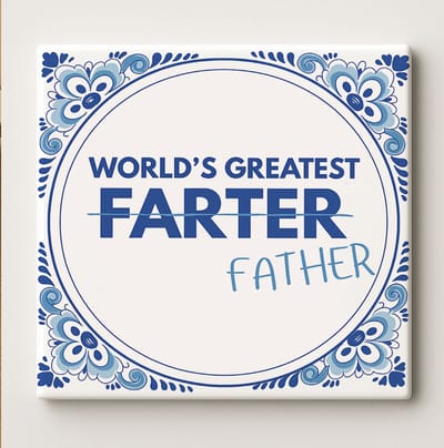 Grappig Vaderdag Tegeltje – “World’s Greatest Farter Father” Delfts Blauw Keramisch Wandtegel – 15x15cm Cadeau voor Papa