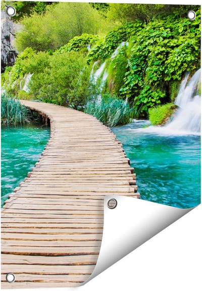 Gards Tuinposter Houten Pad op het Water bij de Watervallen - 40x50 cm - Tuindoek - Tuindecoratie - Wanddecoratie buiten - Tuinschilderij