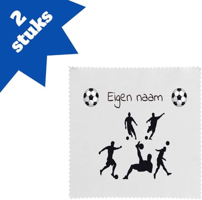 Akyol - voetbal met eigen naam - brillendoekjes - Voetbal - liefhebber - cadeau - verjaardag - geschenk - gepersonaliseerd - jongens en meisjes - 17,8 bij 17,8 cm - 2 stuks