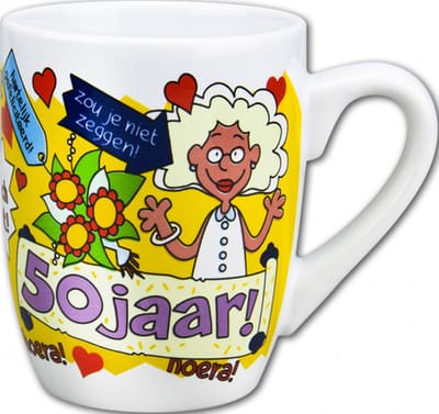 Mok - Snoep - Hoera 50 jaar Vrouw - Cartoon - In cadeauverpakking met gekleurd lint