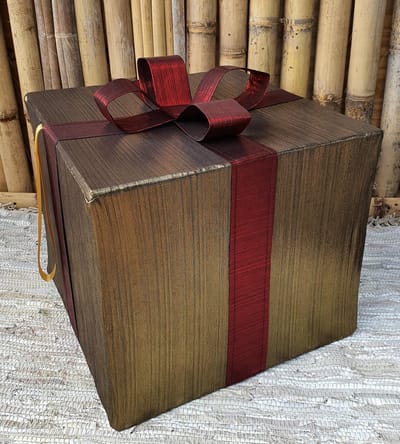 House of Seasons Kersthanger cadeau  goud rood 50x50x50cm