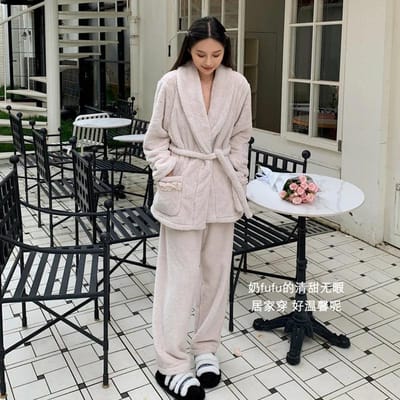Pyjama d'hiver pour femme 2 pièces Tenue d'intérieur Polaire corail Pijama Mujer Couleur unie Vêtements de nuit Haut à col en V de luxe et pantalon Tenue à manches longues XL blanc