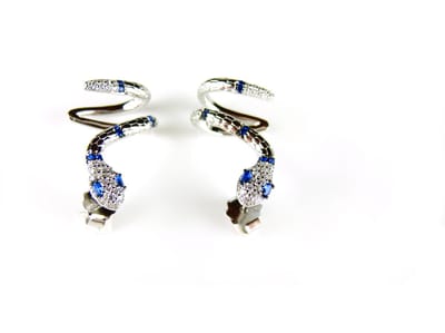 Oorringen oorbellen in zilver slangvorm met blauwe stenen