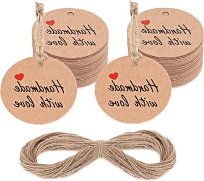 100 Stuks Handgemaakte Labels met Liefde, Kartonnen Craft Tags voor Cadeaus en Feestjes, Perfect voor Kaarsen, Trouwen en Verjaardagen (Geel Kraft Papier)