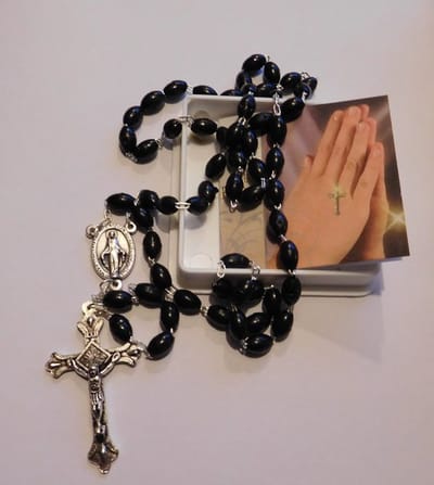 Rozenkrans zwart Maria 6055/Bk met boekje.