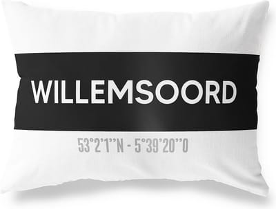 Tuinkussen WILLEMSOORD - OVERIJSSEL met coördinaten - Buitenkussen - Bootkussen - Weerbestendig - Jouw Plaats - Studio216 - Modern - Zwart-Wit - 50x30cm
