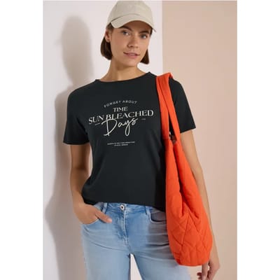 Shirt met boothals en Wording Artwork