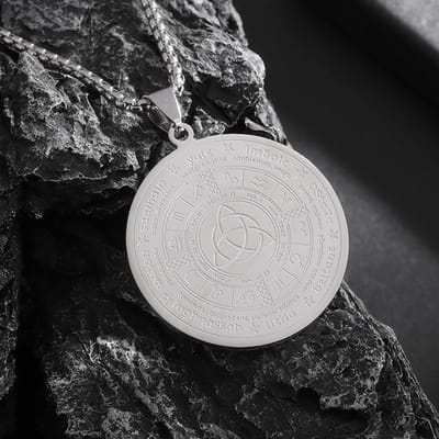 Nieuwe Europese en Amerikaanse Runen Hanger Roestvrij Staal Ketting voor Mannen en Vrouwen gray