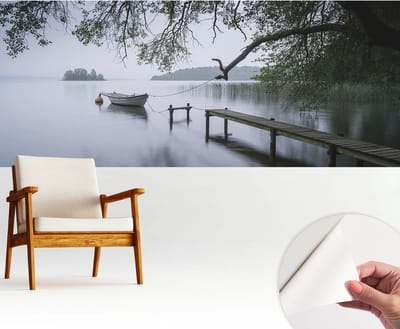 Wallfluent Zelfklevend Behang - Een kalm meer Zelfklevend fotobehang - 250x104 cm - Grijs Zelfklevend Behang - Plakklare achterzijde - Voor de slaapkamer, woonkamer en kantoor Zelfklevend Behang