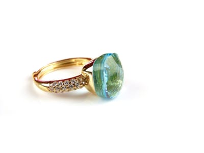 Ring in zilver geelgoud verguld model Pomellato met licht blauwe steen en cubic zirconia