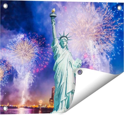 Gards Tuinposter Vrijheidsbeeld in New York met Vuurwerk - 50x40 cm - Tuindoek - Tuindecoratie - Wanddecoratie buiten - Tuinschilderij