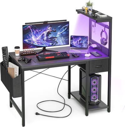 Gamingbureau 47 inch met stopcontact en LED-licht - Computerbureau met omkeerbare planken en opberglade voor thuiskantoor