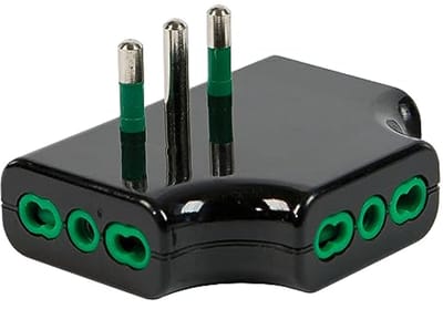 Ruimtebesparende Adapter voor Drievoudig Stopcontact met Italiaanse Stekker - Plat Ontwerp