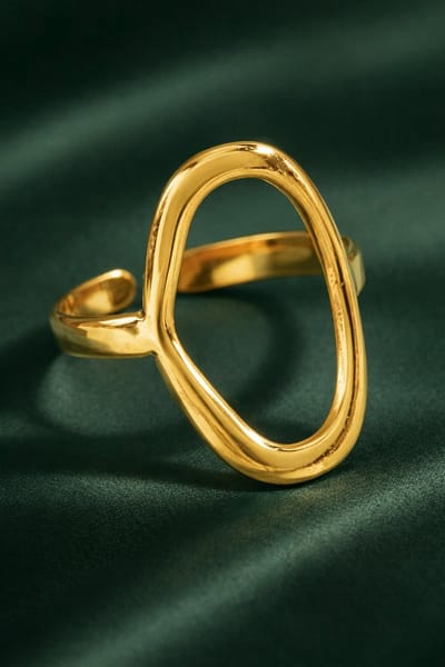 Lundholm Ring Dames Goudkleurig Geometrisch Rondje – Premium Stainless Steel Jewellery – Verstelbare Ring Statement Ringen – One Size My – Betekenisvol & Elegant - Floortje Serie - Luxe Geschenkverpakking