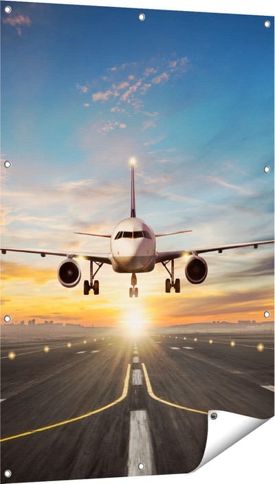 Gards Tuinposter Vliegtuig met een Landing op de Luchthaven - 80x120 cm - Tuindoek - Tuindecoratie - Wanddecoratie buiten - Tuinschilderij