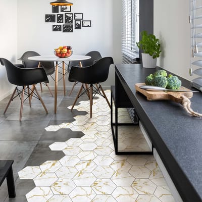 Antislip vloerstickers met beschermlaag - ARTEMIDA MARBLE TILES - 40x90cm - 10 zeshoekige stickers 20x18cm