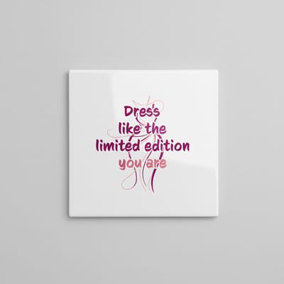 Motiverende Quote Keramische Tegel – “Dress Like the Limited Edition You Are” Inspirerende Wanddecoratie – 15 × 15 cm