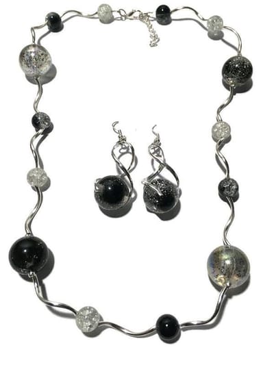 Petra's Sieradenwereld - Ketting met grote kralen en buisjes  met bijpassende oorbellen (804)