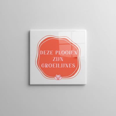 Deze Plooien Zijn Groeilijnen Tegel – Inspirerende Quote Wanddecoratie – Keramische Tegel 15 x 15 cm