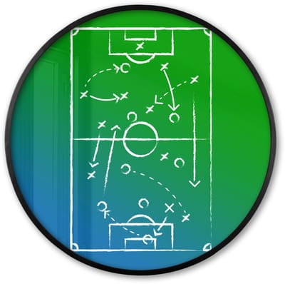 Poster in lijst Rond - Fotolijst 60x60 cm - Posters - Voetbal - Tactiek - Spel - Groen - Blauw - Ronde posterlijst zwart - Decoratie - Wanddecoratie woonkamer - Muurdecoratie slaapkamer