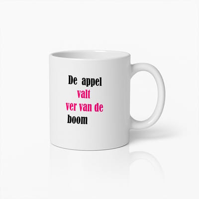 De Appel Valt Ver van de Boom Mok – Grappige Nederlandse Spreuk Cadeau voor Familie & Vrienden