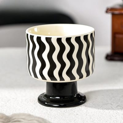 IJscoupe Hoge Voet IJscoupe Keramiek Koffie Dames Zwart-Wit High-End Lichte Luxe Hoge Waarde Commerciële Dessertcup 220ml