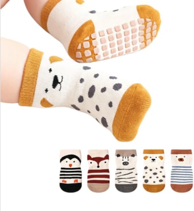 Verpakking van 5 paar - Antislip babysokken - Babyvloersokken - Met antislipzool - Leuke cartoonprint - Sokken tot halverwege de kuit - Geschikt voor peuters (jongens en meisjes) - Maat M
