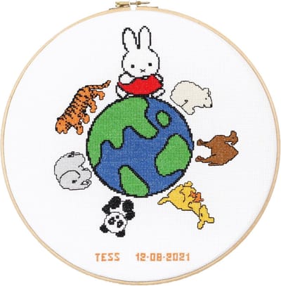Pako Borduurpakket Geboorte - tel patroon met codekaart - geboorte Nijntje Wereld, Dick Bruna - 276.054 - voorgesorteerd garen - Aida - 30 cm Rond - DIY kit