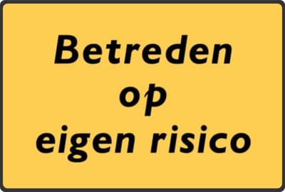 Betreden op eigen risico - sticker - A4