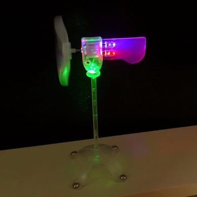Windturbine Generator Model - Educatief Gereedschap - STEM Onderwijs - 360 Graden Draaibaar - Kleinste Model - Blauw Groen Rood