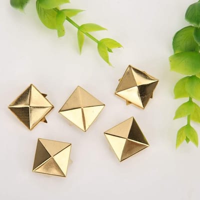 100 Stuks Vierkante Piramide Spikes Metalen Studs voor DIY Accessoires, Kleding en Schoenen - 10mm