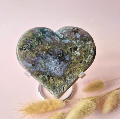 Edelsteen Grote Druzy Mosagaat Hart op Metalen Standaard – #63 241gram