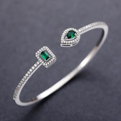 Huitan Trendy Luxe Dames Manchet Armband met Schitterende Kubieke Zirconia Groen/Kristal/Blauw Kleur/Goud Kleur Sieraden gray