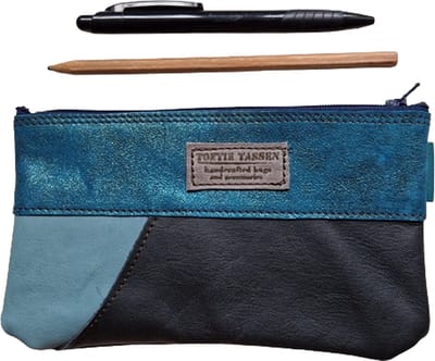 Toetie & Zo - Handgemaakte Etui - Leer - Blauw -Glitter - Patchwork - Telefoontas - Makeuptas - Pennenetui - Medicijnhoesje